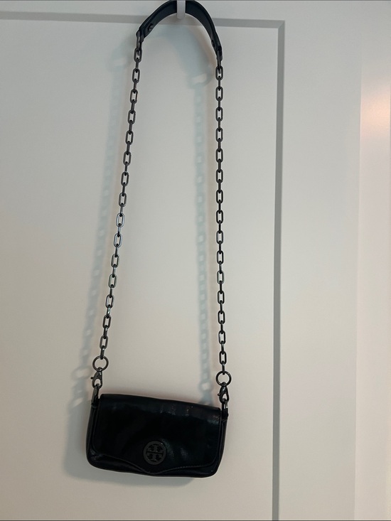 Tory Burch Handbags - Tory Burch Black Leather Crossbody with Chain Strap